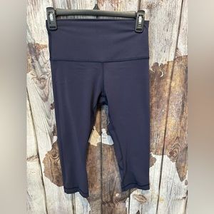Size 6 lululemon capris
